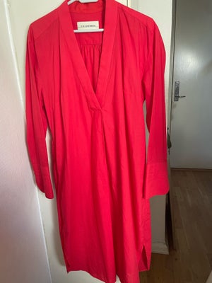 Anden kjole, Bt Malene Birger, str. S,  Rød,  Bomuld,  Ubrugt, Rød ‘tunika agtig’ let kjole med V sk