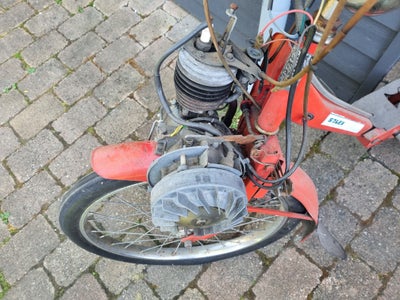 Velo Solex, 1982, 100 km, Rød, Svensk Velo Solex med få mangler (se foto)
Krom er rigtig pæn. Ingen 