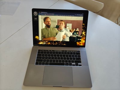 MacBook Pro, i7 GHz, 16 GB ram, 512 GB harddisk, Perfekt, Stort set perfekt Macbook pro 2019.
Skærm 