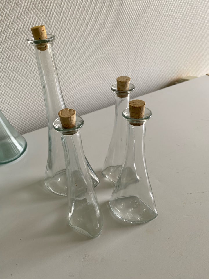 Glas, 19 glasflasker til olie-eddike