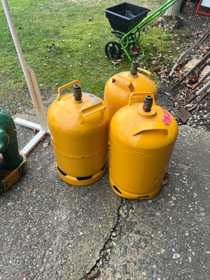 Tilbehør, 11kg gasflasker, 3 stk 11 kg gasflasker gule de er i pæn stand . De koster 100 kr pr stk. 