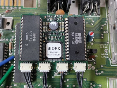 Commodore 64 med SIDFX, spillekonsol, God, Reserveret til 29/9

Her har du chancen for at købe en Co