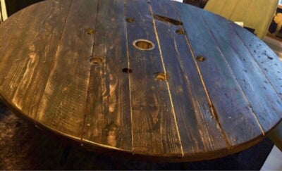 Spisebord, Træ, Jeg sælger dette rustikke spisebord lavet af en original kabeltromle. Det sælges, da
