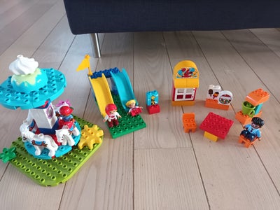 Lego Duplo, Forlystelsespark med mange muligheder
Karrusellen kan man dreje rundt