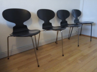 Arne Jacobsen, stol, Myren, Original 3-benet myrestol. Skrammer og ridser. 4 stk sælges samlet for 2