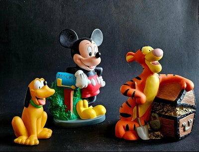 Samlefigurer, DISNEY FIGURER, 8 stk DISNEY gummi figurer sælges
De 2 store: Mickey Mouse ved skilt (