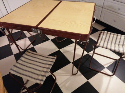 Picnicbord, Picnicbord med 4 flotte klapstole.
Meget lidt brugt.
Fabrikat Grand Soleil produceret i 