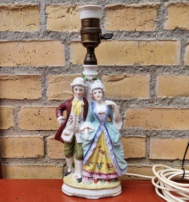 Lampe, SCHWARZBURGER 13460, SE MÅLENE PÅ BILLED NR 2
Fin gammel porcelæns lampe fra Schwarzburger Ty