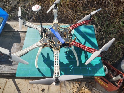 Drone, DJI F450 og F550, BUD MODTAGES..!
2 Stk DJI drone

Drone 1:
DJI F450 Frame (< 30 timers flyve