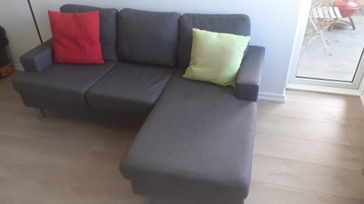 Sofa, stof, 3 pers., Med"vendbar" Chaiselong. 
Ca 1.5 år,stort se ubrugt,så den fejler intet.
Sælge 