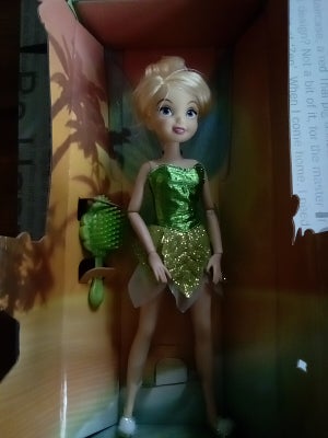 Barbie, Klokkeblomst / Tinker Bell. Disney. Fra Peter Pan. Engelsk udgave.

Inklusive: Dukke og bøst