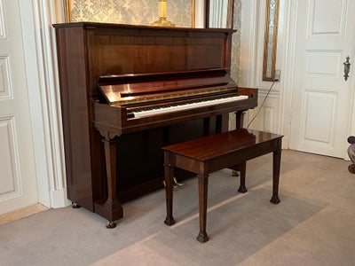 Steinway & Sons, K 132