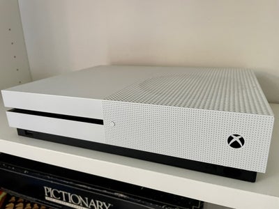 Xbox One S, Xbox One S, God, Xbox One S inkl. controller sælges, god stand, kun stået på gæsteværels