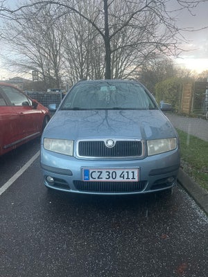 Skoda Fabia, 1,4 16V 80 Comfort Combi, Benzin, 2007, km 399999, lysblå, træk, nysynet, ABS, airbag, 