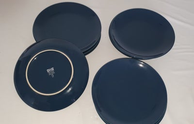 Keramik, Tallerkener	, Flade tallerkener
12 stk.
Diameter: 21 cm
Kan tåle opvaskemaskine

Næsten ny 