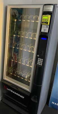 Andet køleskab, andet mærke Salgsautomat, Automat til salg af div. varer.

Sendes ikke.