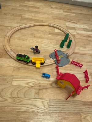 Togbane med elektrisk tog, rytter, fold m.m., BRIO togbane med hest, rytter, elektrisk tog, vogn, fo