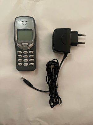 Nokia 3210, Perfekt, Rigtig god tilstand

Oplader og batteri følger med

Fragt 25kr