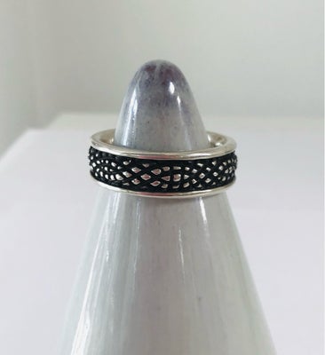Fingerring, sølv, Georg Jensen, Str 56. Unisex ring i massivt sterling sølv. Designet af Lene Munthe