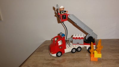 Lego Duplo, E98 ... Brandbil med stige 5682 komplet, Stige lidt falmet i toppen
Sender gerne på købe