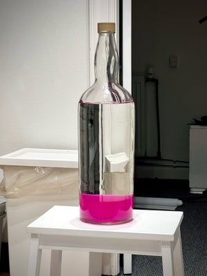 Lavalampe, 4,5L lavalampeflaske med pink Goolamp lava og klar væske. Er hurtigere om at varme op end