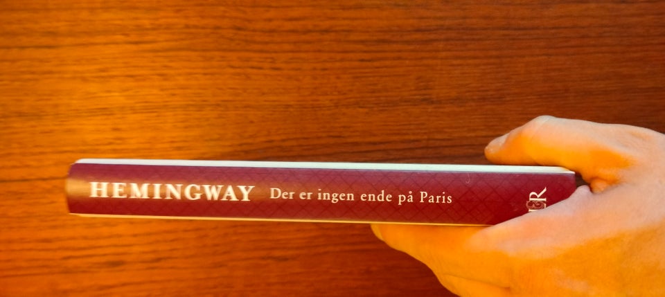 Der er ingen ende på Paris, Ernest Hemingway, genre: roman