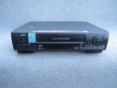 VHS videomaskine, JVC, HR-J248, Perfekt, 
- Sort,
- NTSC playback,
- 2 x Scart-stik,
- Afspiller fin