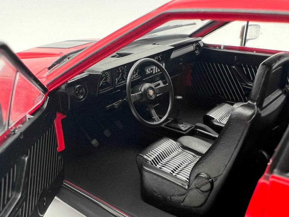 Modelbil, 1984 Alfa Romeo GTV6, skala 1:18
