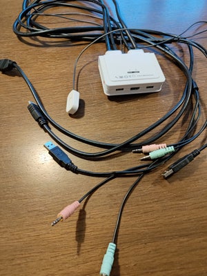 Andet, 2 port USB KVM switch, God, Kabel KVM Switch - 2 vejs - UHD 4K HDMI - USB med lyd

Denne swit