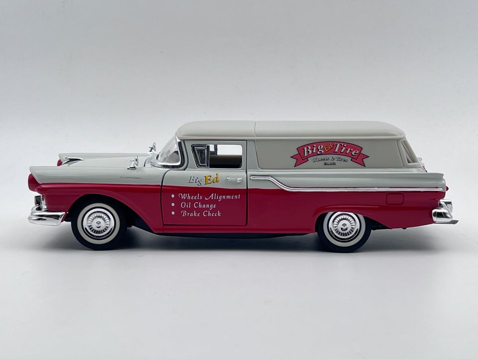 Modelbil, 1957 Ford Courier Sedan Delivery Van, skala 1:18