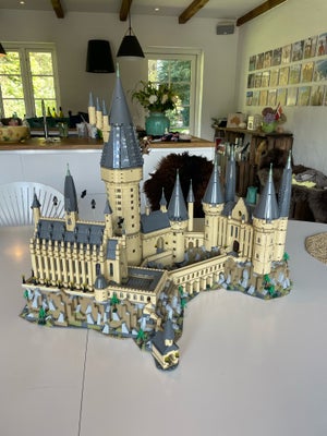 Lego Harry Potter, 71043 Hogwarts, Samlet Lego Hogwarts sæt 71043 købt for 3700kr
Medfølger alle bøg