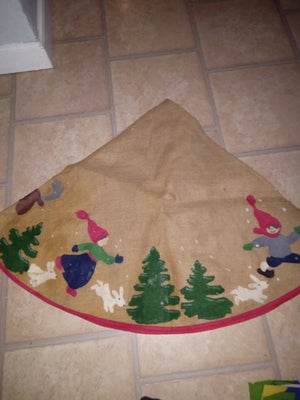 Juletræs tæppe, Brugt 
Den er foldet sammen på billedet