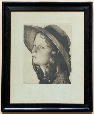 Radering, Joseph Uhl (1877-1945): Pige med hat.
Radering med de fineste linjer, et af flere portrætt