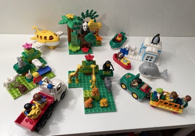 Lego Duplo, Jorden rundt med flyver, motorbåd, safaribil med anhænger og en zoo-bil
I Kina sidder en