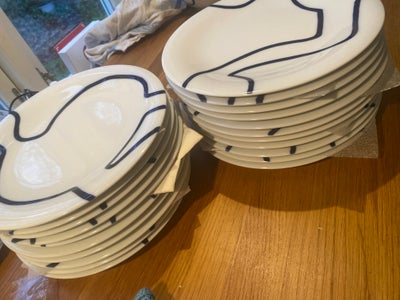 Porcelæn, Middagstallerkner, Royal copenhagen, Musica stk pris 150 kr. Der findes kopper, skåle, fad