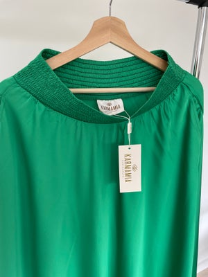 str. One size, Karmamia,  Grøn,  Satin  /polyester,  Næsten som ny, Model Savannah - Emeral. Super f