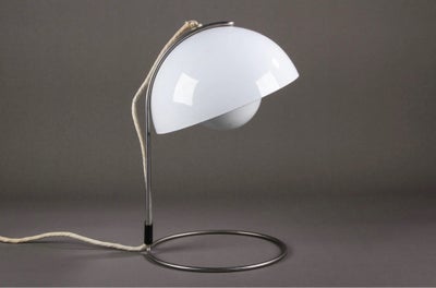 Verner Panton, VP4, bordlampe, Verner Panton (1926-1998). Flowerpot bordlampe, model VP4, med stel a