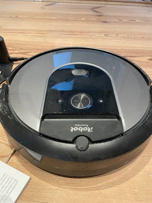 Robotstøvsuger, iRobot Roomba i7150, En okay brugt robotstøvsuger, som stadig virker rigtig fint. Er