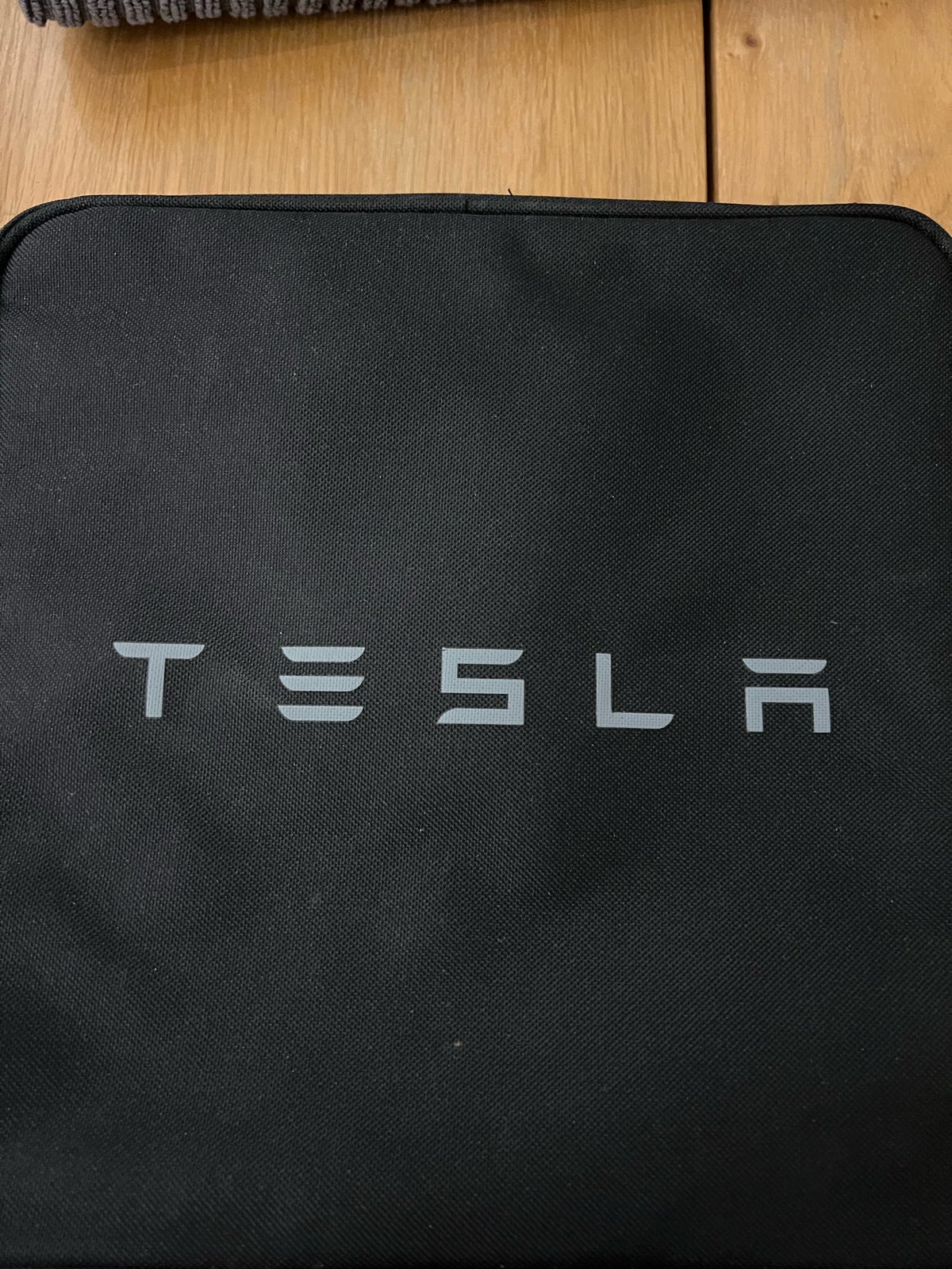 Batterilader, Tesla