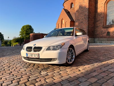 BMW 530d, 3,0 Touring Steptr., Diesel, 2009, km 338000, hvid, 5-dørs, st. car., 18" alufælge, Alpinw