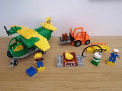 Lego Duplo, Stor Cargo flyver, NR5594  hvor der er adgang til både laste rum og pilot sæde
Bagklappe