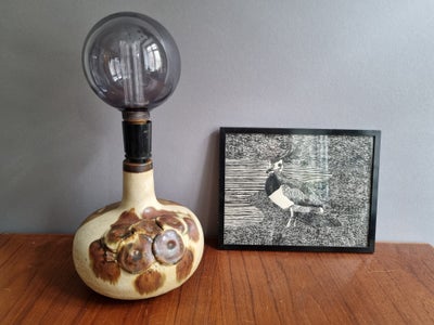Anden bordlampe, Axella - vintage - retro, Axella bordlampe. Fin stand.
H: 26 cm. Ø: 18 cm. Koster 3