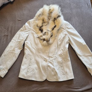Hvid Pelse - jakker og frakker til damer