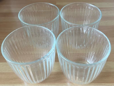 Glas, Glas, 4 rillede klare glas, de kan bruges til varmt og koldt, de er i pæn stand men man kan og