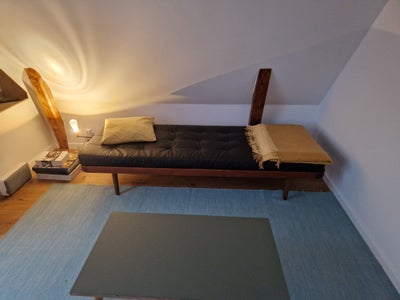 Daybed, læder, 2 pers. , Horsnæs, Horsnæs daybed med ramme I teak

Ny knapsyet hynde i mokkafarvet a