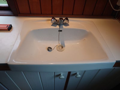 Porcelænsvask B62 D46, Ukendt mærke., Større velholdt håndvask - lidt buet. På det bredeste er den 6