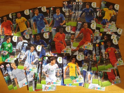 Samlekort, XL Adrenalyn VM fodboldkort, 100 spillerkort med 85 forskellige landsholdsspillere fra FI