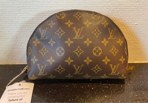 Louis Vuitton vende playera cubierta de peluches en más de 8 mil