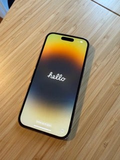 iPhone 14 Pro, 256 GB, guld, Perfekt, iPhone 14 pro, 256gb gold
Har ingen ridser i skærmen eller rev