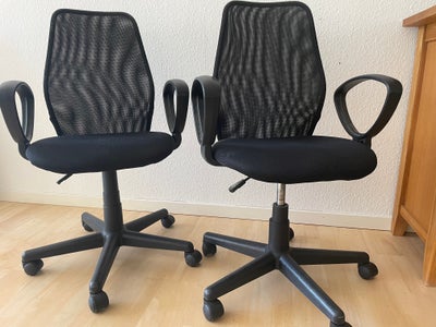 Kontorstol, 2 stk. identiske kontorstole, velholdt og velfungerende. Polstret sæde, flet ryg, 5 ben 